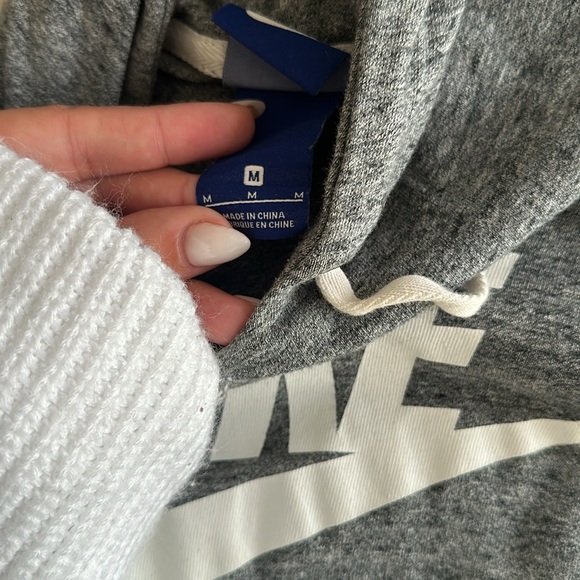 Nike sweatshirt - Picture 3 of 4